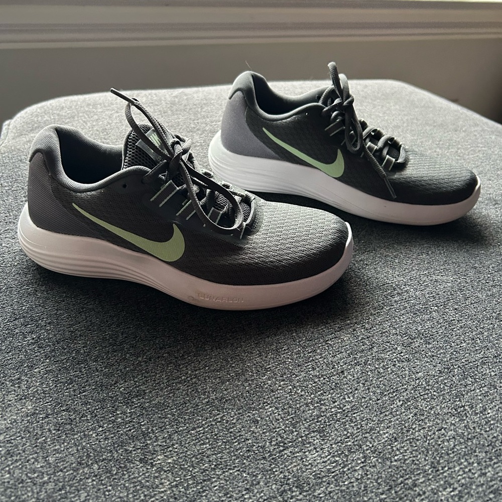 Nike Black and Green Athletic Shoes size 7 women’s